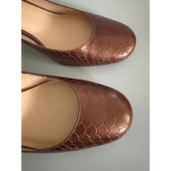 Talbots Womens Brown Round Toe Slip On Stiletto Pump Heels Size 9.5 B Metallic - Picture 2 of 8